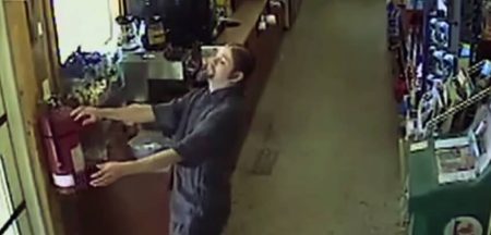 The Walking Drunk: quand les zombies de The Walking Dead sont ivres The Walking Drunk, parodie de The Walking Dead, video