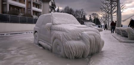 20 voitures que l’hiver a transformées en œuvres d’art Voiture gelée, art froid
