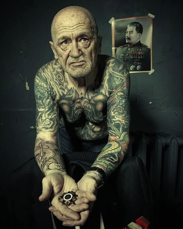Tatouages personnes âgées, style et mode