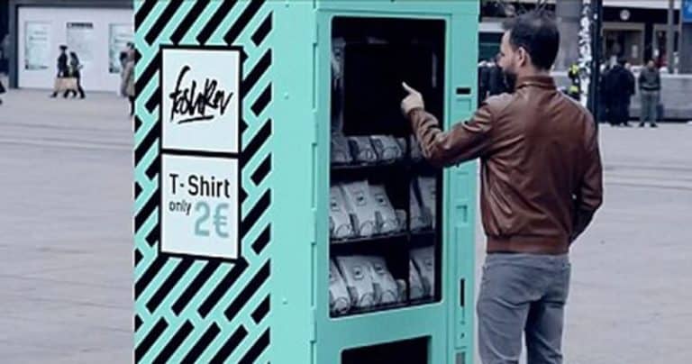 Ce distributeur de T-shirts à 2€ fait réfléchir les consommateurs
