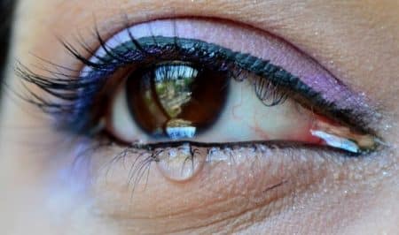 Les larmes passées au microscope révèlent beaucoup de choses Larme au microscope, révélation