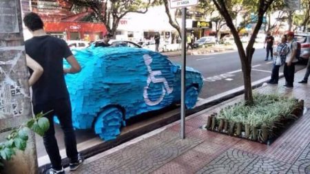 Brésil: puni pour s’être garé sur une place handicapé Brésil, voiture post-it, place handicapée
