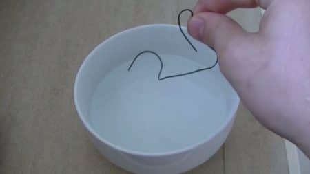 Vidéo: ce trombone retrouve sa forme initiale dans l’eau chaude Nitinol trombone eau chaude