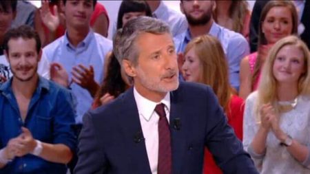 Antoine de Caunes dit adieu au « Grand Journal » sur Twitter Le Grand Journal, Canal Plus, Antoine de Caunes