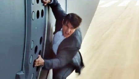 Vidéo: Tom Cruise réalise lui-même sa cascade accroché à un avion Mission Impossible, Tom Cruise, avion