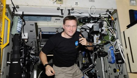 Muni d’une radio, tout le monde peut appeler l’ISS et parler aux astronautes radioamateur, iss, contact