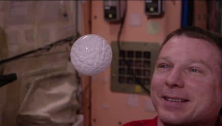 Vidéo: un cachet effervescent dans de l’eau en apesanteur Terry Virts, bulle eau cachet effervescent, iss