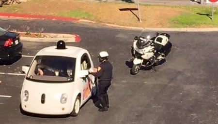 Qui paie l’amende si une voiture autonome se fait arrêter ? Google Car, voiture autonome, arrêtée par la police