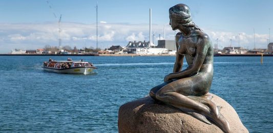 statue de La Petite Sirene, Facebook, censure-nudite