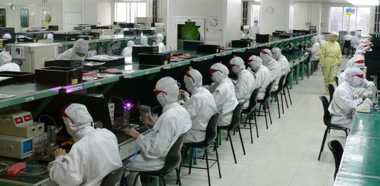 fabrication de l'iPhone 5se dans une usine de Foxconn basée à Shenzen