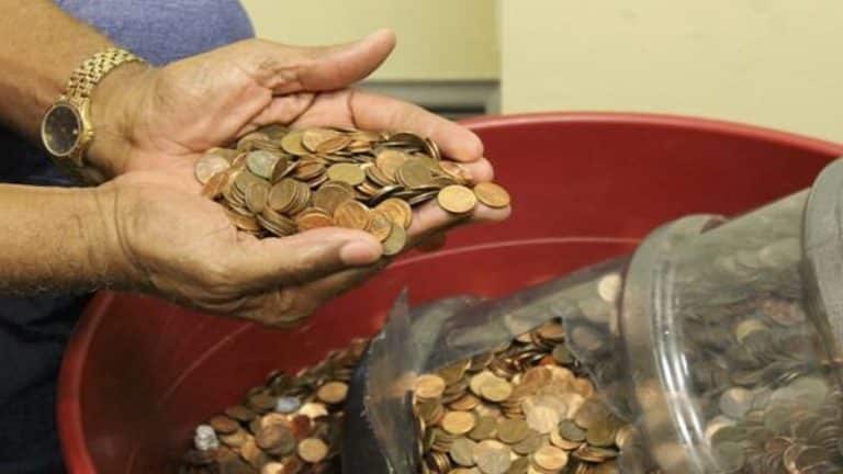 Il collecte des centimes pendant 45 ans, et se retrouve avec un pactole