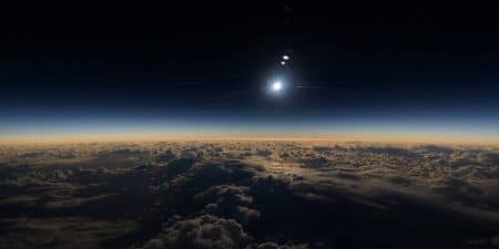 L’éclipse solaire totale en Indonésie vue du ciel et en images Eclipse totale en Indonesie vue du ciel