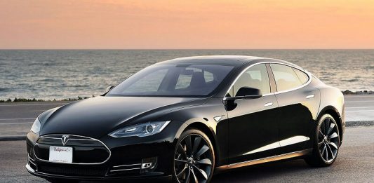 Tesla, recrutement de Peter Bannon, Apple