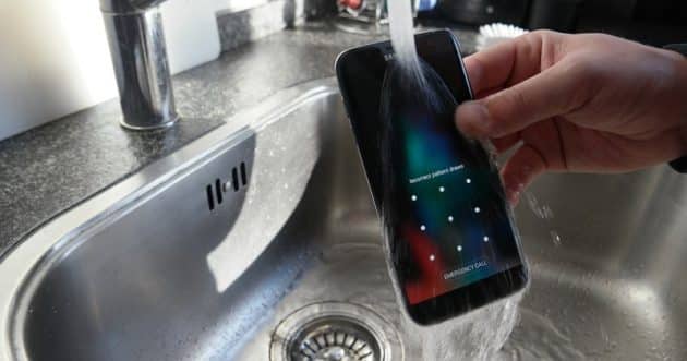 Samsung Galaxy Note 6 sous l'eau
