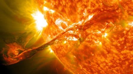 Les scientifiques se préparent à une tempête solaire qui pourrait coûter cher Tempête solaire