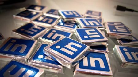 Pourquoi LinkedIn veut que vous réinitialisez votre mot de passe ? Logo de LinkedIn
