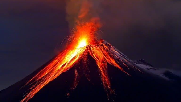 Que se passerait-il si tous les volcans au monde entraient en éruption en même temps ?