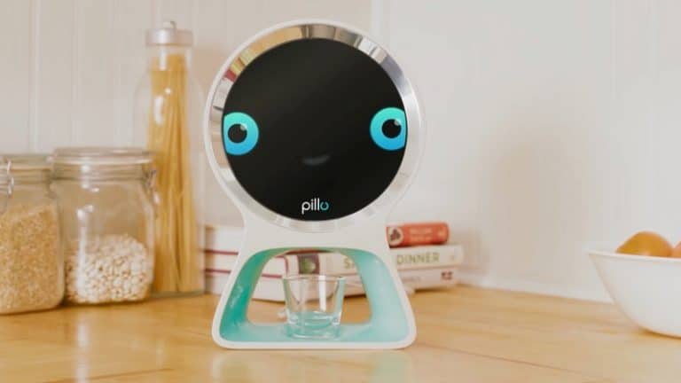 Pillo, le petit robot qui évite de rater la prise de médicaments