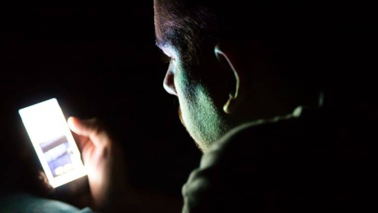 Twitter : le mode nuit débarque enfin sur iOS