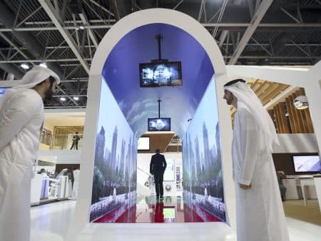 Dubaï : un tunnel aquarium virtuel pour accélérer les contrôles de sécurité aquarium