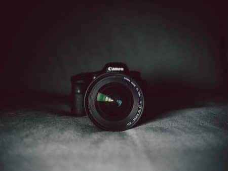 Appareil photo reflex ou hybride : lequel choisir à Noël