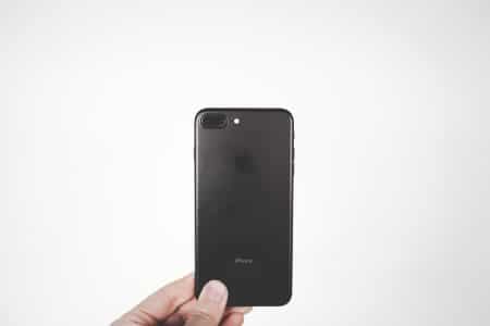 Le scandale Apple : la firme s’explique et baisse les prix des remplacements de batterie batteries