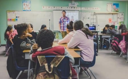 Le ministère de l’Éducation va interdire les smartphones dans les écoles et collèges en 2018 écoles