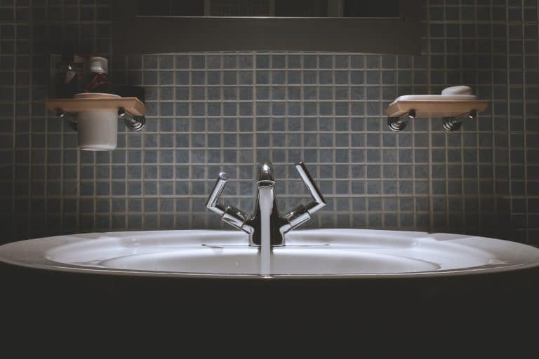 Une salle de bain qui se contrôle à la voix proposée par Kohler