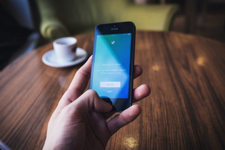 Accusé d’espionner les utilisateurs en lisant les messages privés, Twitter dément