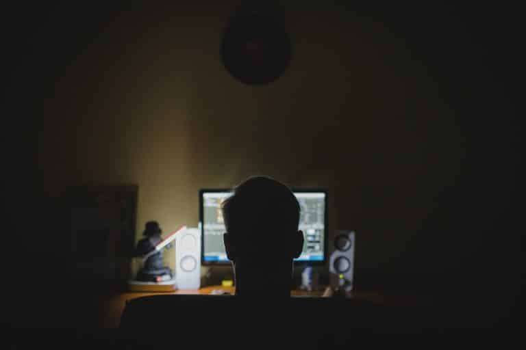 Voici comment un Allemand de 22 ans a découvert les failles de Spectre et Meltdown