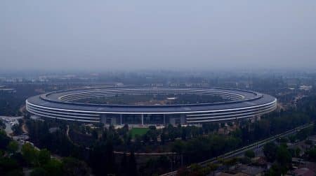 Apple Park : au nouveau siège d’Apple, les employés se cognent contre la vitre