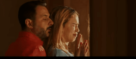 Revenge : un film de « viol et vengeance » qui reprend le thème du harcèlement sexuel