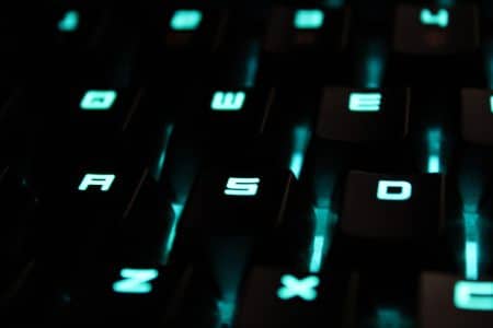 Roccat Horde AIMO : le clavier qui fait le compromis entre mécanique et membrane en promotion Horde AIMO