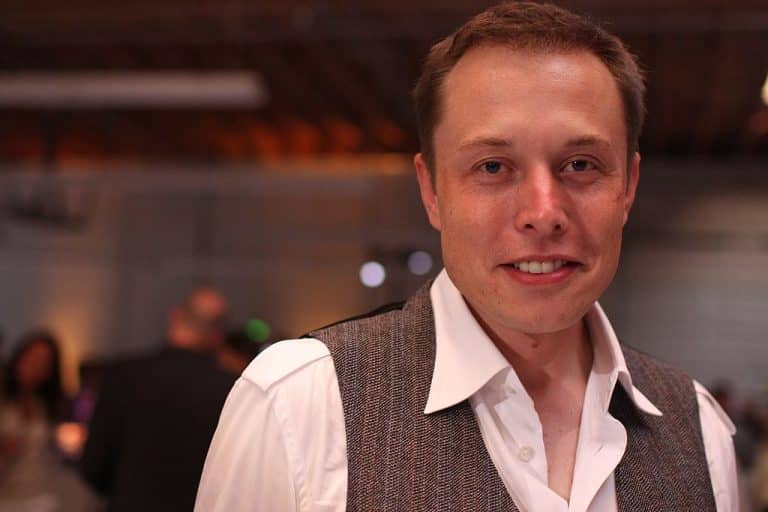 Elon Musk travaille sur un sous-marin pour aider les enfants bloqués dans une grotte en Thaïlande