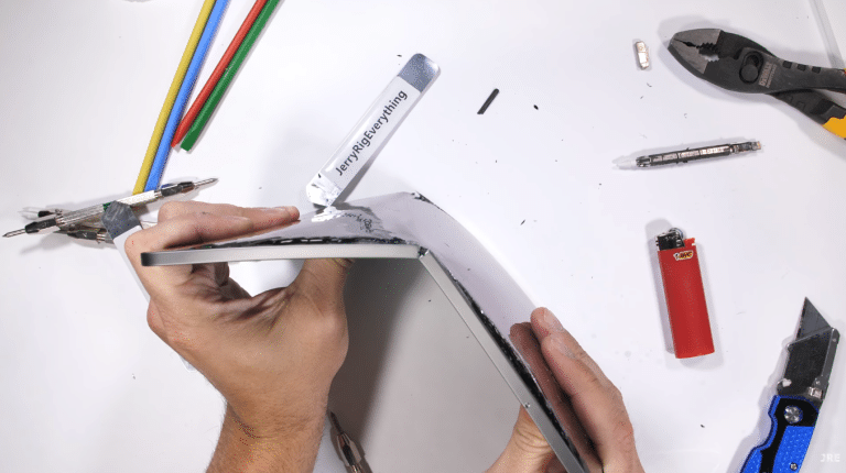 iPad Pro 2018 : il se plie en deux comme du carton (ou presque), évitez de l&rsquo;acheter !