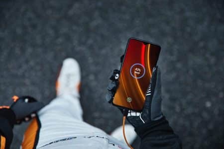 OnePlus 6T McLaren Edition : 10 Go de RAM + charge ultra-rapide et design exquis