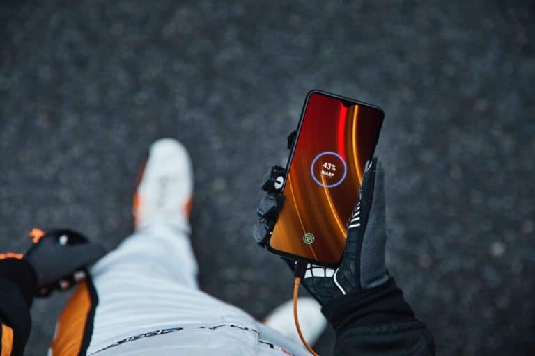 OnePlus 6T McLaren Edition : 10 Go de RAM + charge ultra-rapide et design exquis