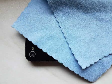 Coronavirus : et sinon, comment nettoyer son smartphone pour minimiser les risques de contamination ?