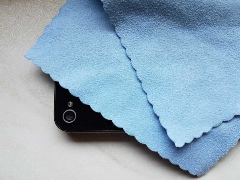 Coronavirus : et sinon, comment nettoyer son smartphone pour minimiser les risques de contamination ?