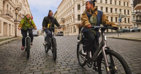 Cowboy, leader de la mobilité urbaine, dévoile Cross : son premier vélo électrique tout-terrain Leader de la mobilité urbaine, Cowboy lance Cross, son premier modèle de vélo électrique tout-terrain.