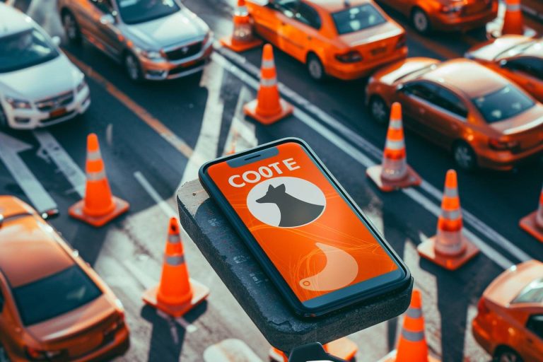 Découvrez comment Coyote transforme votre expérience de conduite : des innovations surprenantes pour surpasser Waze et Google Maps