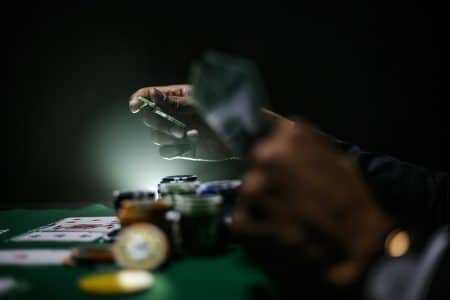 Découvrez pourquoi les casinos en ligne vont révolutionner votre quotidien : l’innovation qui change tout selective focus photography of poker chips