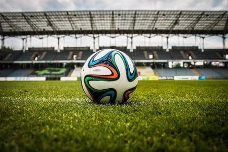 Les secrets des paris en ligne révélés : voici ce que les experts ne veulent surtout pas que vous sachiez Multicolored Soccer Ball on Green Field