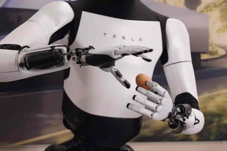 Tesla : cette vidéo choc de son robot autonome va vous laisser sans voix
