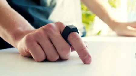 Cette bague intelligente annonce la fin de la bonne vielle souris : une nouvelle façon de contrôler votre ordinateur