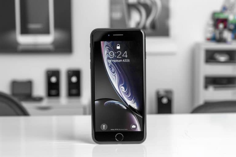 L&rsquo;iPhone SE 4 face à ce rival redoutable : découvrez comment le OnePlus 13R compte bouleverser le marché