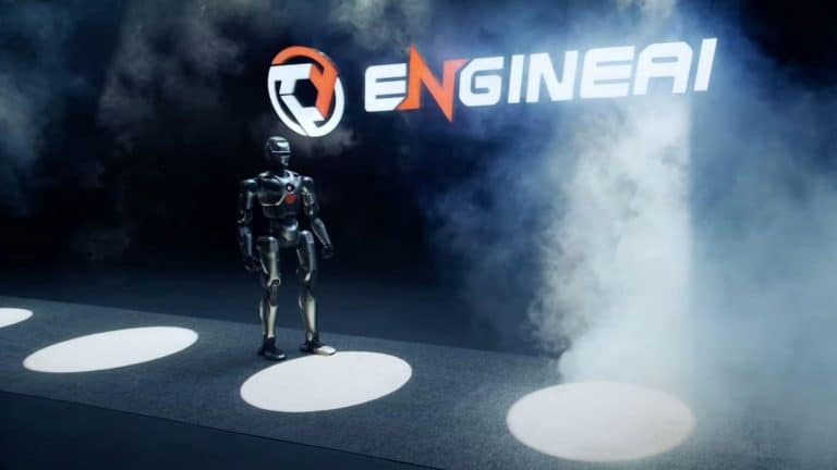 Ce robot chinois PM01 défie l&rsquo;impossible : une rotation de taille à 320° et une démarche humaine stupéfiante