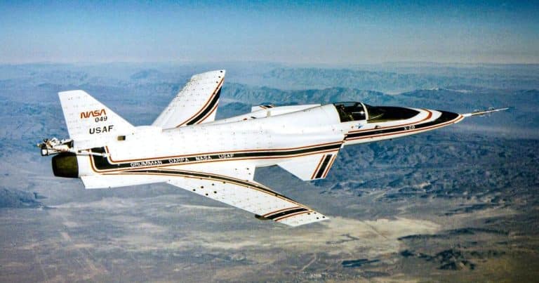 Cet avion X-29 renverse les lois de l&rsquo;aviation : vol instable et ailes inversées pour une agilité inédite à Mach 1.5