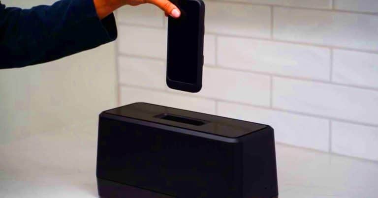 Ce grille-pain futuriste recharge un iPhone en 2 secondes chrono : une révolution technologique qui défie l’impossible