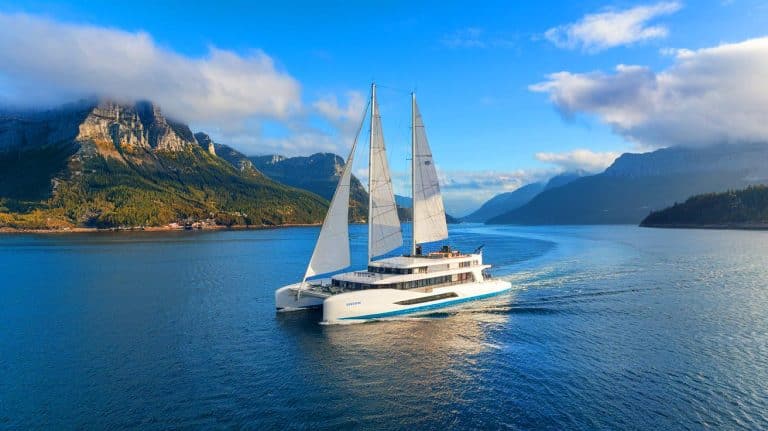 Ce catamaran suédois, aussi long que 13 bus, établit un record mondial en transportant 1 500 passagers grâce à l’hydrogène